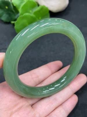 H36280450 Hetian Jade Green Jade Round Bangle Size 58.6 Total Weight Approx. 65.8g