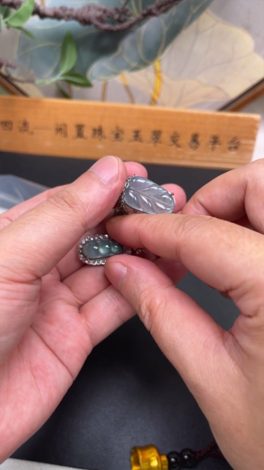 F33888010 Jadeite Inlaid Pendant Leaf Lucky Bean Non-Gold Inlaid Non-A Grade Stones