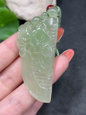 H34015956 Hetian Jade Pendant Comb