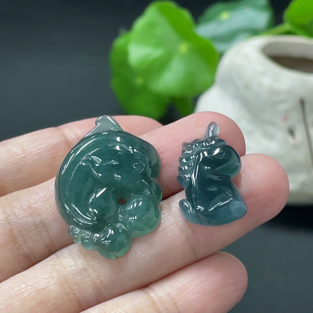 F34077749 Jadeite inlaid piece small animal