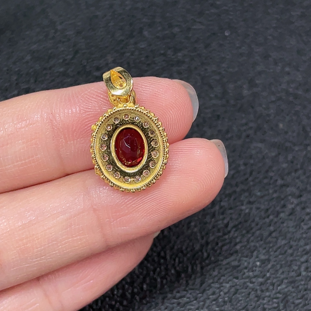 C34006229 Garnet pendant non-gold total weight approx. 2.10g