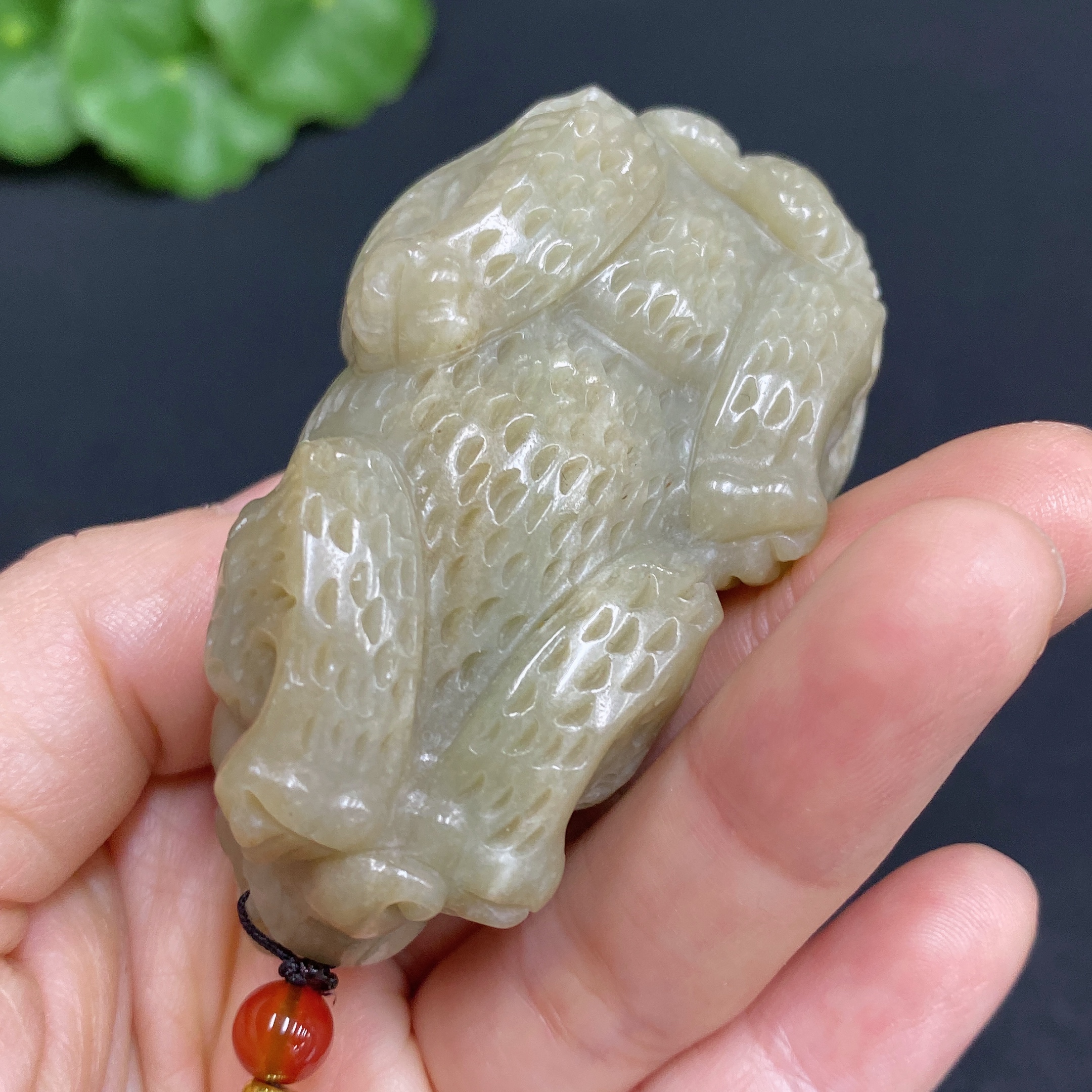 H28281557 Hetian Jade Pendant: Auspicious Beast