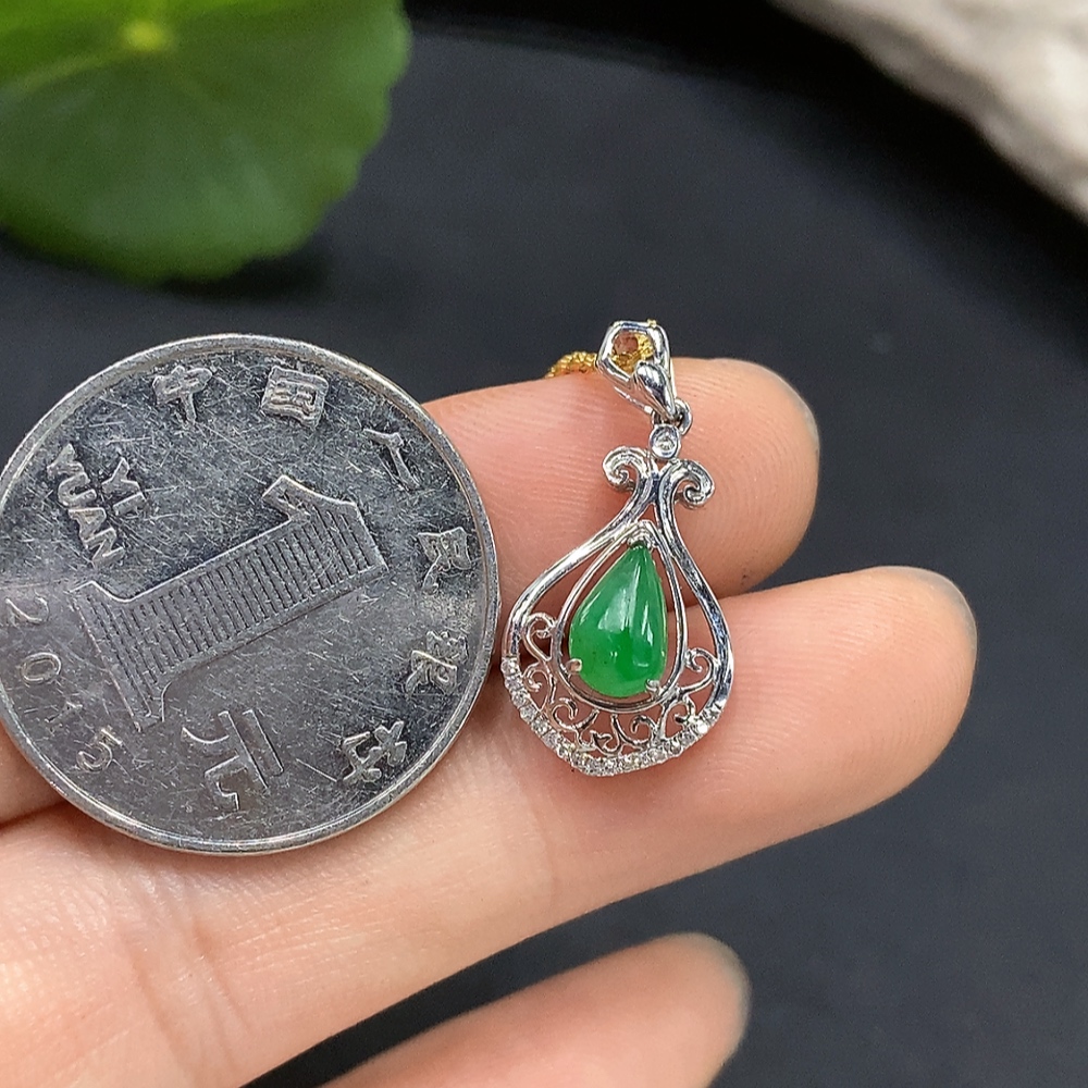 F15622705 Jadeite inlaid pendant 18K gold total weight approx. 1.9g (including chain weight, chain 18K gold)