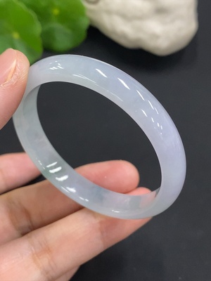 F31684588 Jadeite regular bangle, size 46, total weight approximately 20.3g