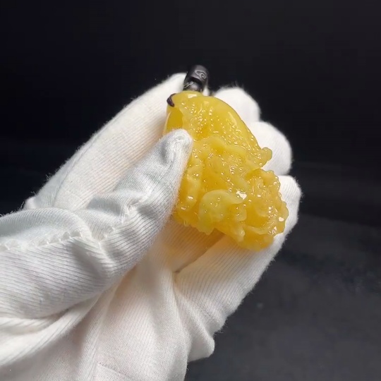 C27100059 Amber Beeswax Pendant, Product Weight Including String Approximately 25.57g, Colorless Film Coated