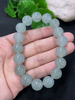 F46484952 翡翠手串 最大卡11.8mm左右  货品总约重42.3g