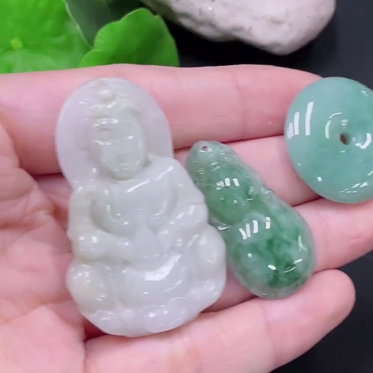 F33893615 Jadeite Pendant Guanyin Gourd Peace Buckle