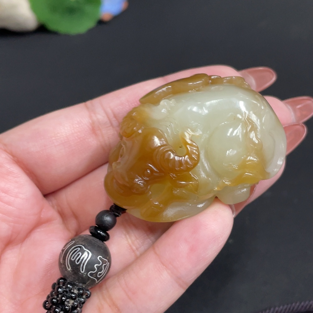 H35101254 Hetian Jade Pendant: Turning Fortunes with the Ox