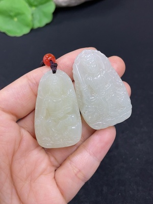 H46559066 和田玉挂件   文殊菩萨   大势至菩萨  货品总重约（含绳）31.6g   配珠非和田玉
