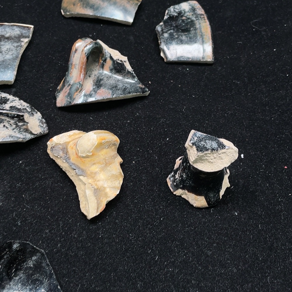 W25911827 Ceramic shard, black glazed ceramic shard set (size as per physical object)