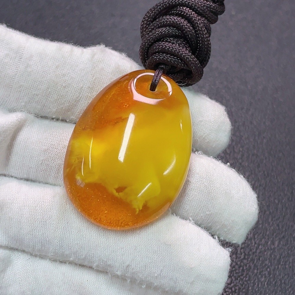 C34949471 Amber Beeswax Pendant Total Weight Approx. 14.32g with String