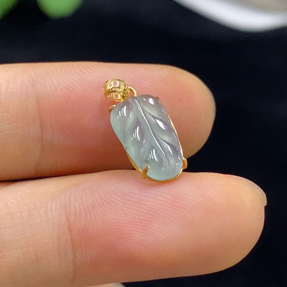 F33834795 Jadeite Leaf Inlaid Pendant 18K Total Weight Approx. 0.48g