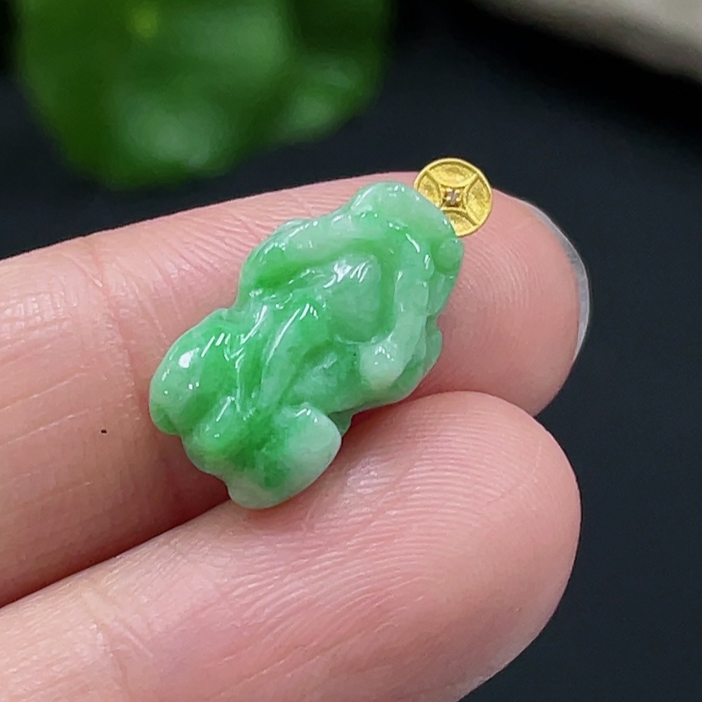 F26997751 JadeitePixiu Pendant with 18K Gold Clasp, Total Weight Approx. 1.9g