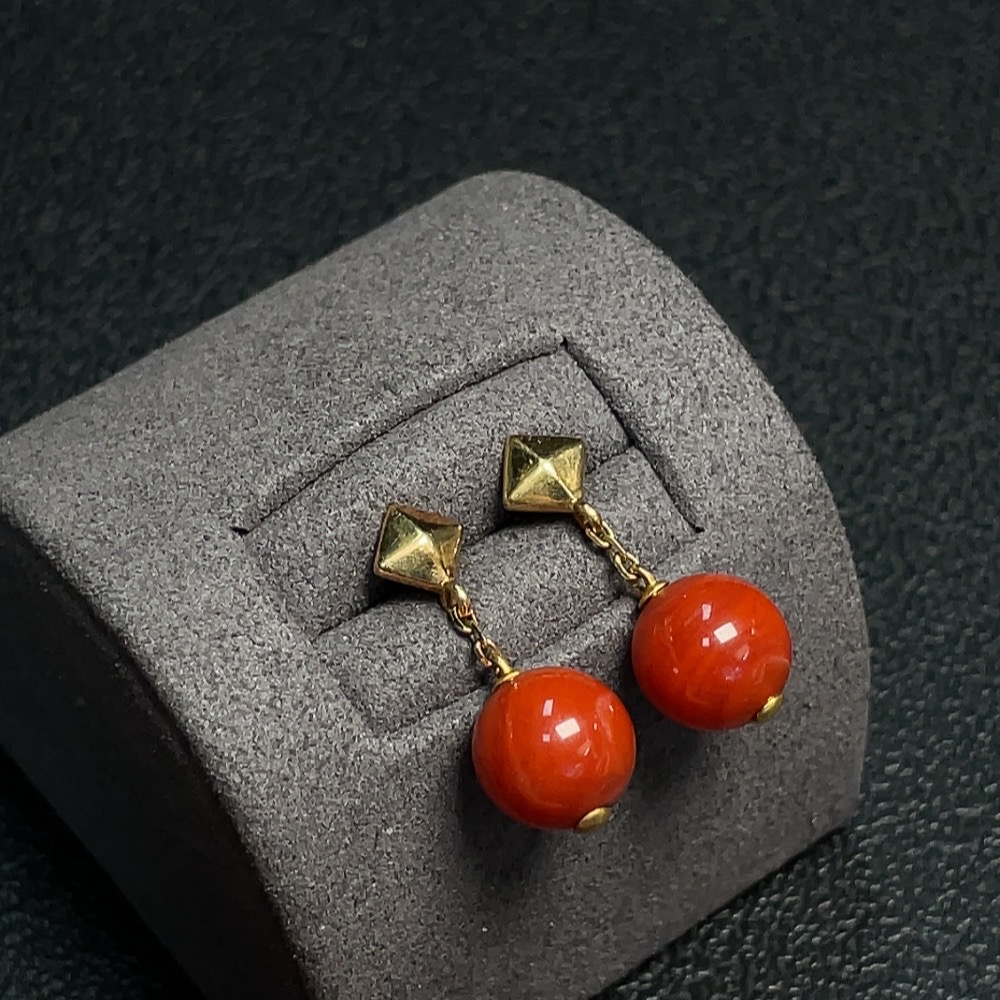 C31656553 Red Agate Earrings 18k Gold Approx. 2.85g 8.9mm