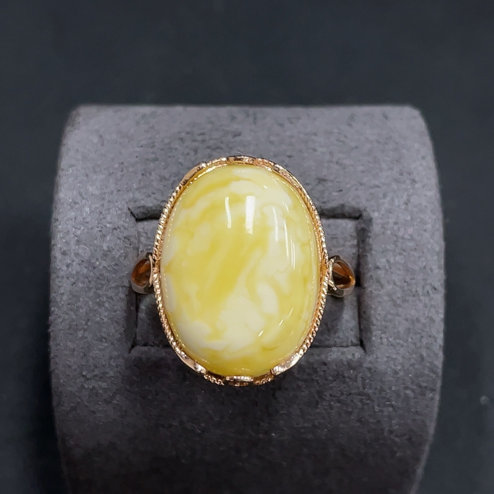 C16770113 Amber Beeswax Ring Adjustable 18K Gold Setting Total Weight Approx. 4.93g