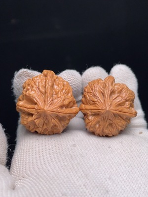 W25842043 Three-edged Walnut, total weight about 22.8g, size about 31.8mm