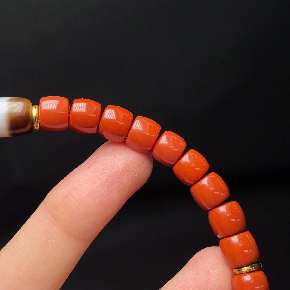 C33937063 South Red Agate Bead Strand with Visible Organic Matter, Non-Natural Accent Stones, Non-Gold, Total Weight Approx. 34.3g, Size About 7.7mm