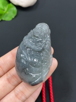 H24817887 和田玉籽料挂件  钟馗    总重约（含绳）47.9g