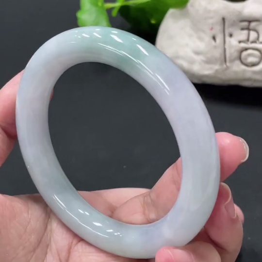 F34019696 Jadeite Round Bangle Total Weight about 70.65g Size 57.7