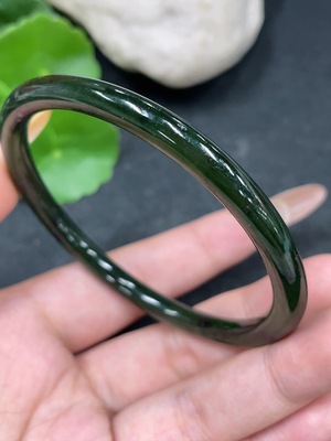 H32751682 Hetian Jade Round Bangle Size 59 Total Weight about 17.4g