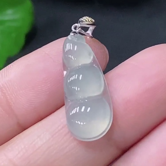 F32733882 Jadeite Pendant Lucky Bean with 18K Gold and Diamond Accents, Total Weight Approx. 1.3g