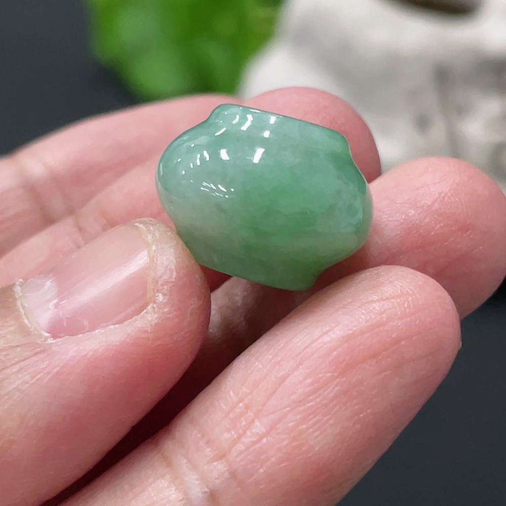 F35080185 Jadeite Beads Approx. 16.5mm Total Weight Approx. 5.7g