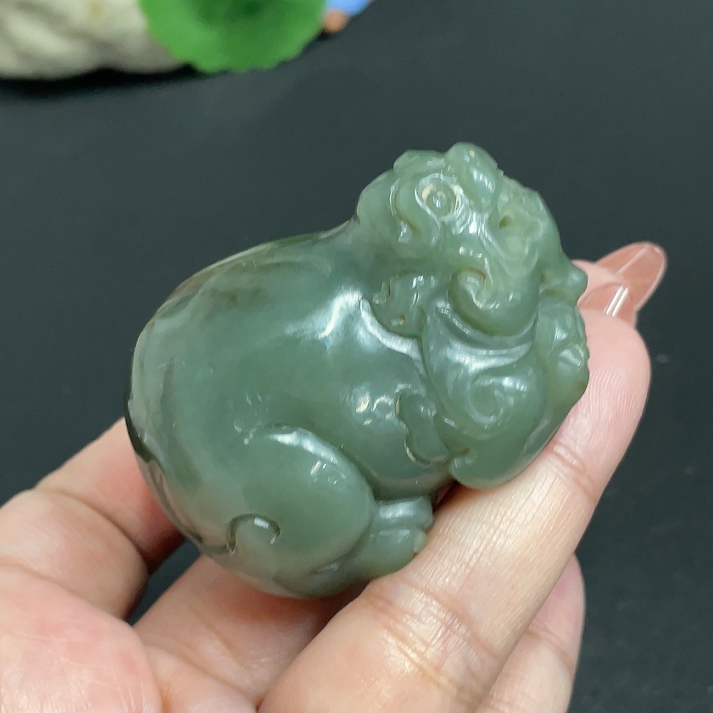 H34004017 Hetian Jade Handheld Ornament - Auspicious Beast, Total Weight Approx. 114.7g