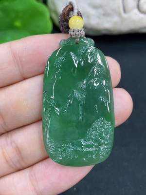 F46492027 翡翠挂件 山水 含绳货品总重约12.6g