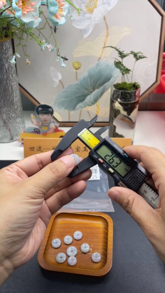 F34948115 Jadeite Peace Knot Pendant Sell as a Lot