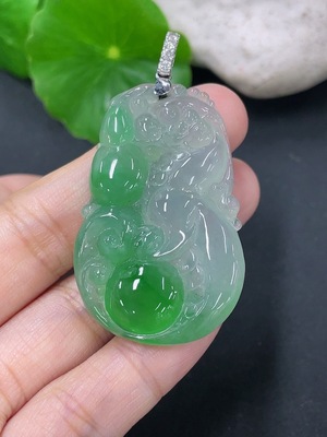 F41934176 翡翠挂件瑞兽 18k 配镶钻石 货品总约重14g