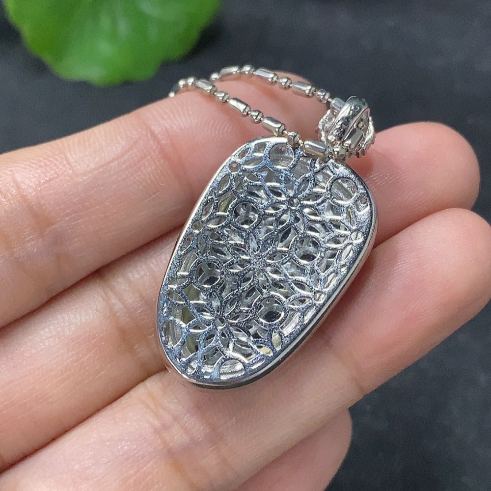 F33912505 Jadeite Inlaid Leaf Pendant Non-Gold Total Weight Approx. 8.65g Including Chain