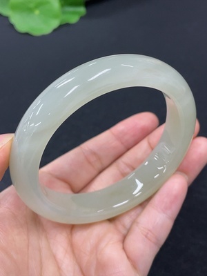 H43125575 和田玉正圈手镯    圈口57.5    货品总重约59.8g