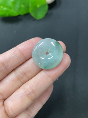 F24700947 翡翠挂件平安扣 总约重4.97g