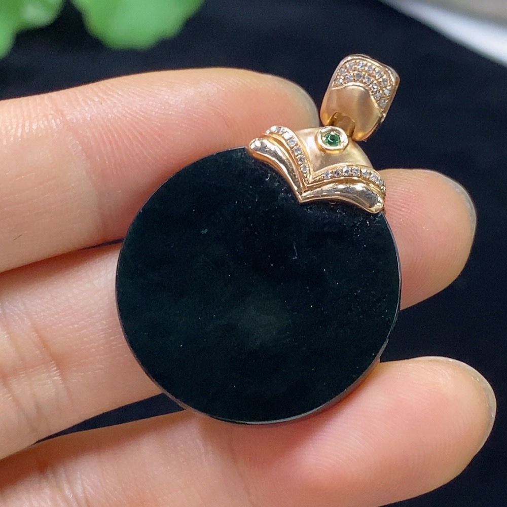 F31601127 Jadeite Plain Pendant with 18K Diamond Accents, Total Weight Approx. 7.16g