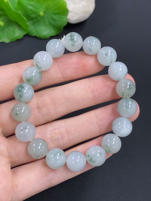 F42976239 翡翠手串 货品总重量约31克 卡10mm左右