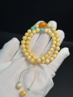 C33921549 Amber Beeswax Pendant with Non-Natural/Non-Gold Accent Stones, Total Weight Approx.11.3g, Size ~7.1mm