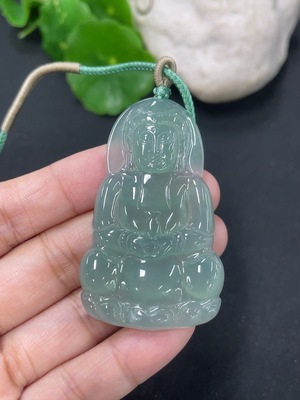 F46566301 翡翠观音挂件 货品总重量约17克（含绳重）