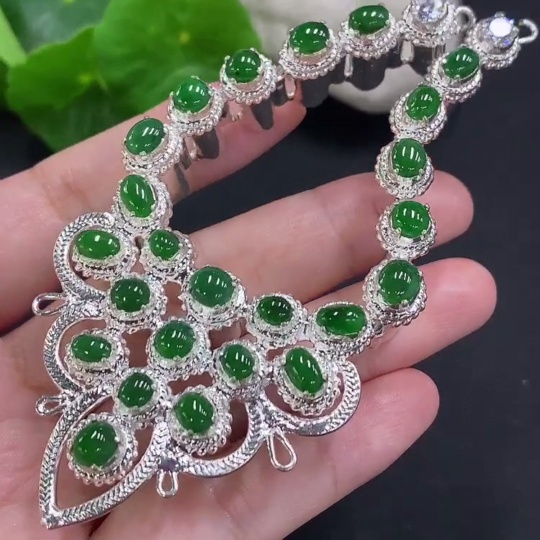 F32775956 Jadeite Cabochon Sell as a Lot Non-Gold Setting