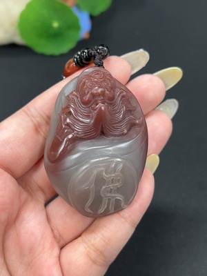 H42979658 紫绿玛瑙挂件 钟馗 货品总重约[含绳]82.2g