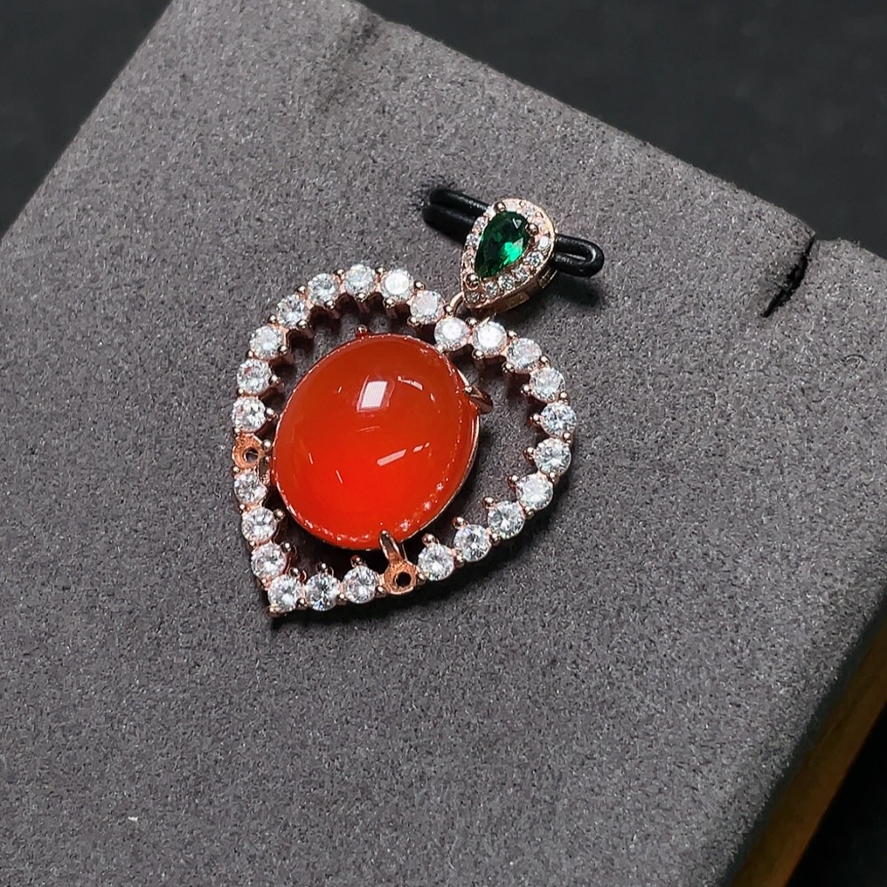 C28218618 South Red Agate Pendant Non-Gold Inlaid Total Weight Approx. 5.1g