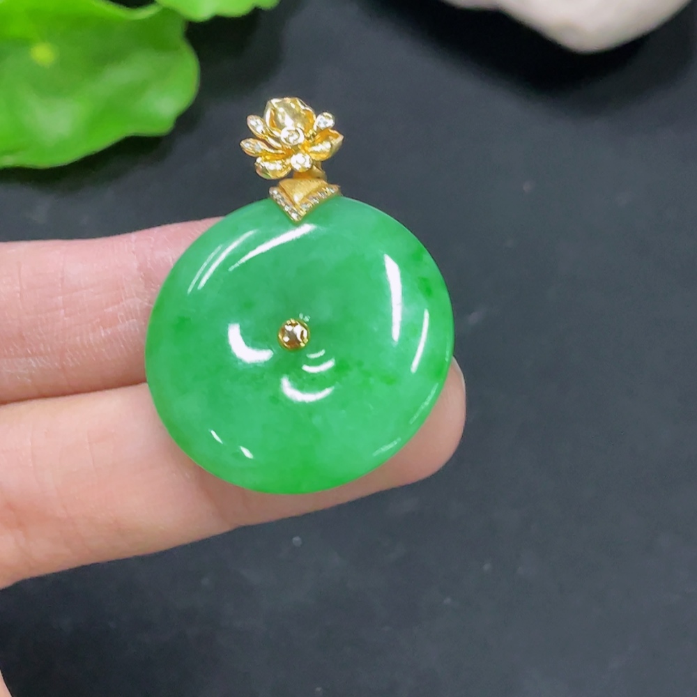 F31691202 JadeitePendant Peace Buckle 18k Gold Setting with Diamond, Total Weight Approx. 7.62g