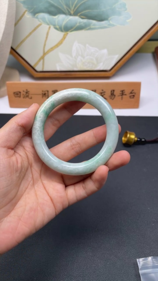 F32710262 Jadeite Round Bangle Size 57.2 Total Weight Approx. 66.4g (With Crack)