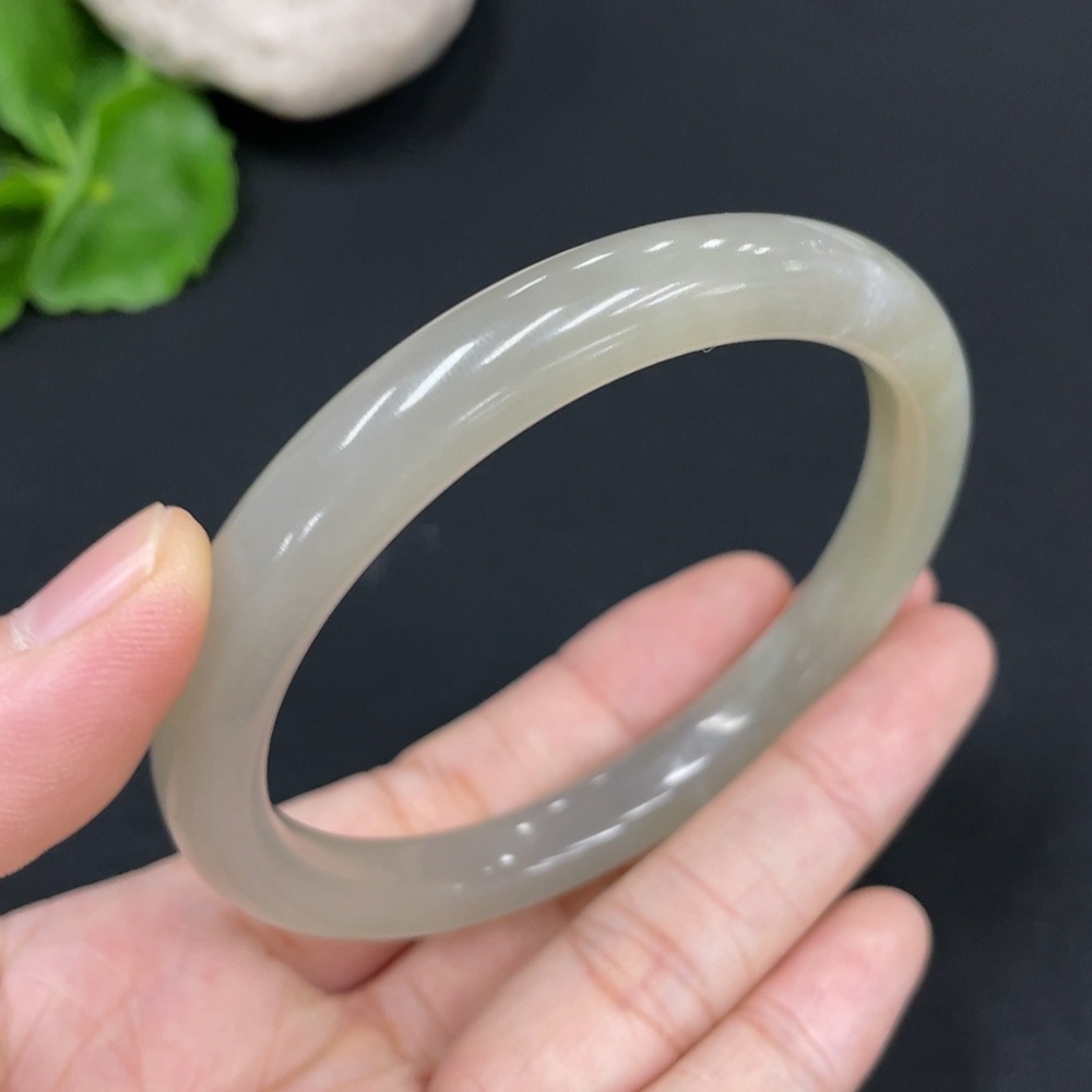 H29412400 Hetian Jade Round Bangle 58.7mm 35.2g