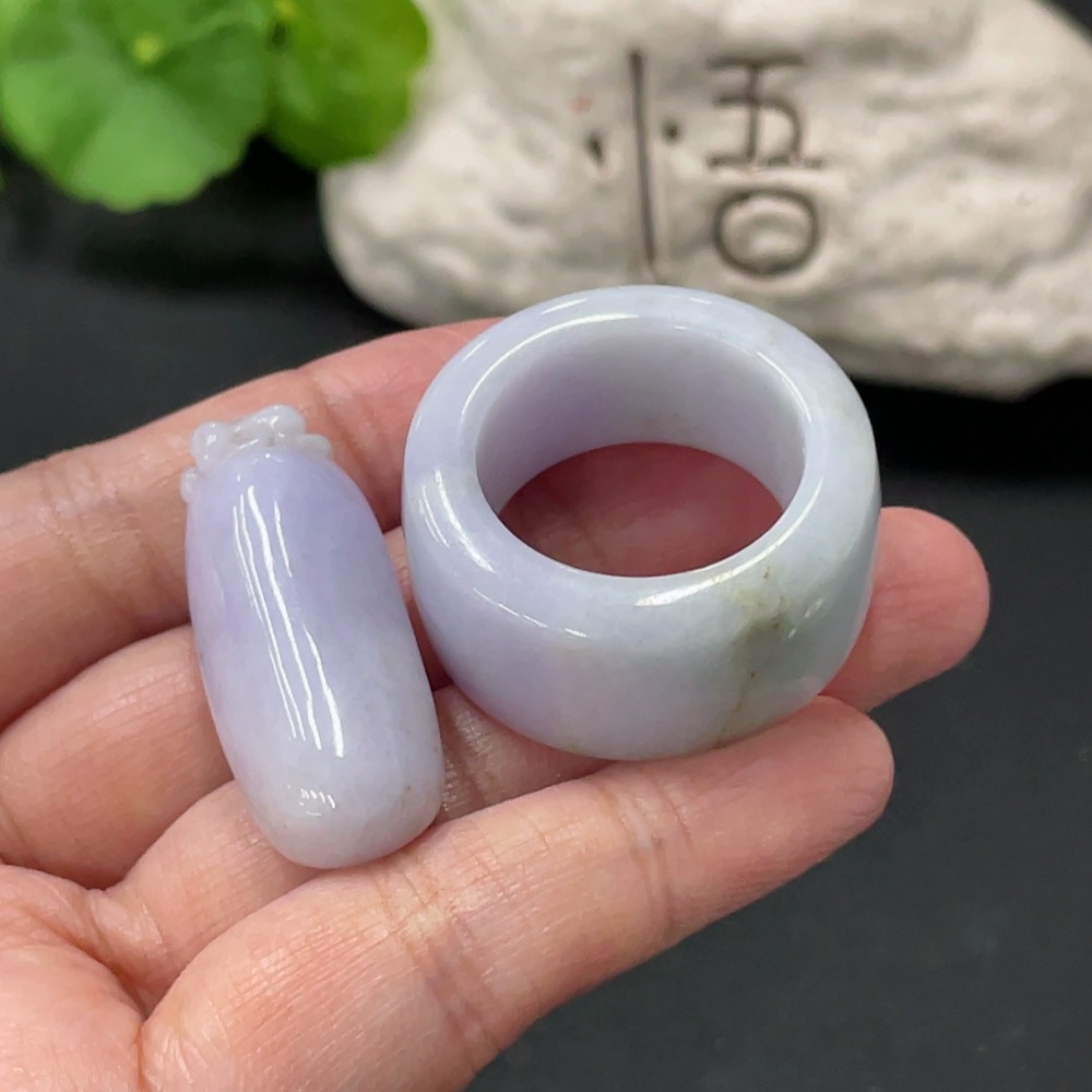 F34057828 Jadeite Pendant/Archer's Ring Size 28