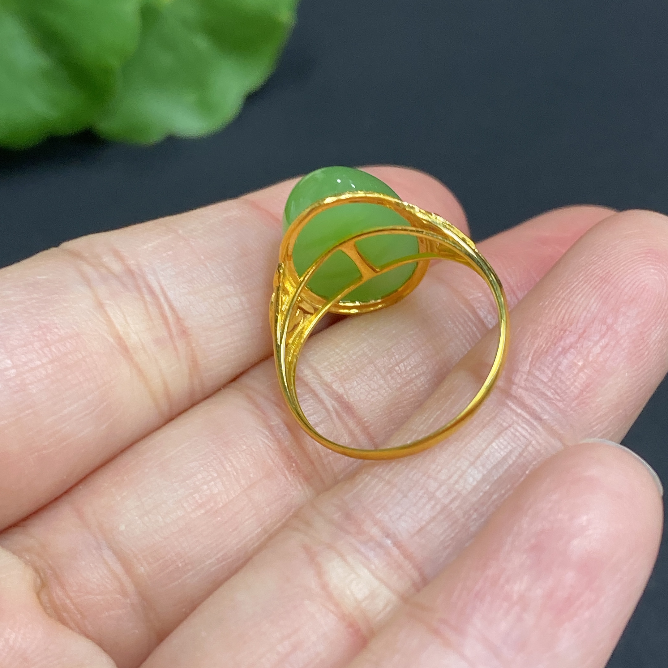 H33939492 Hetian Jade Cabochon Inlaid Ring Size 13, 75% Gold Band, 68% Gold Mount, Total Weight Approx. 2.6g