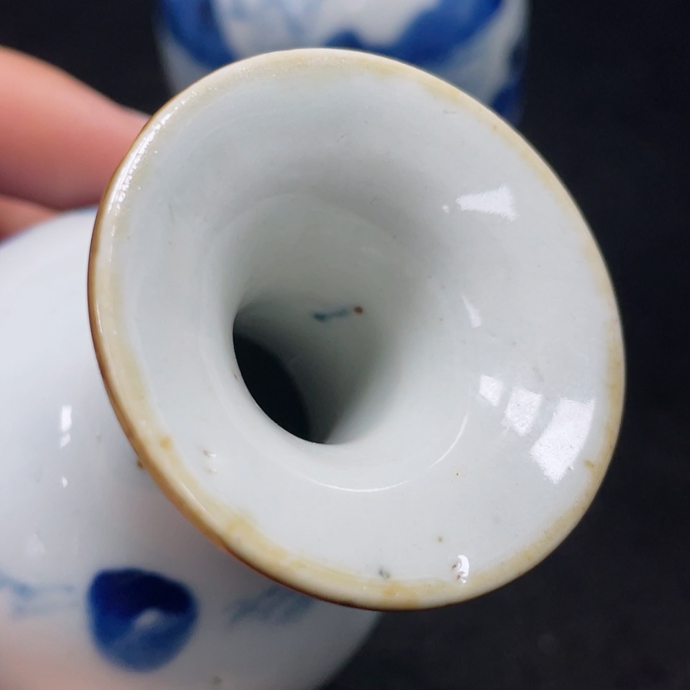 W32763289 Porcelain, Mint Condition, Late Qing Dynasty to Republic of China Blue-and-White Landscape Vase, Size as per Actual Item