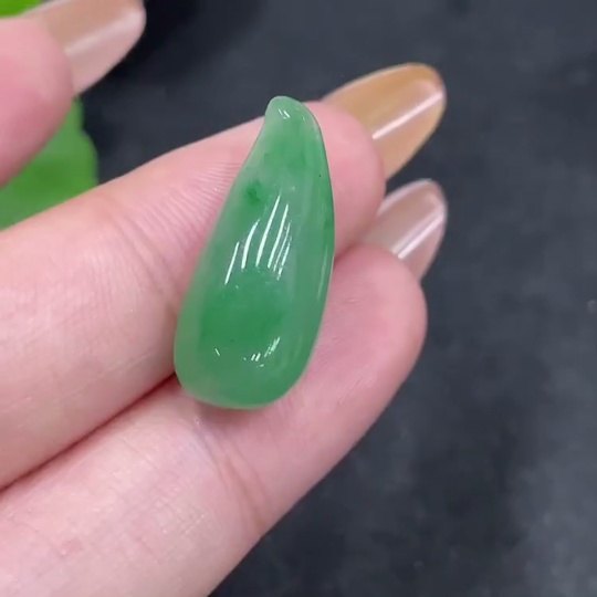 H32750845 African Emerald (Dulong Jade)