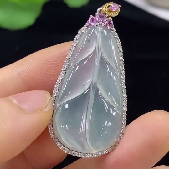 F32748890 Jadeite Leaf Inlaid Pendant with 18k Gold and Diamond Accents (Colorless), Total Weight Approx. 7.61g