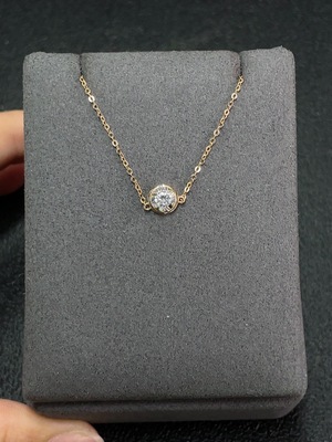 M43152181 钻石镶嵌项链  18k金  货品含链重约2.05克  印记  D0.140ct