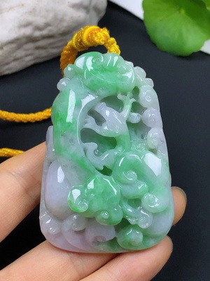 F46564753 翡翠挂件 含绳货品总重约86.7g